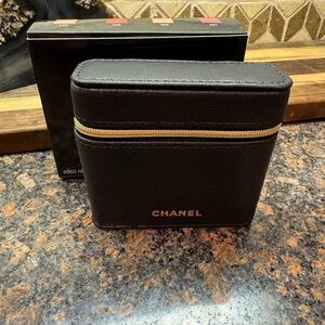 Chanel Beauty Black Leather Lipstick Case with Pearl Zipper. (Empty)